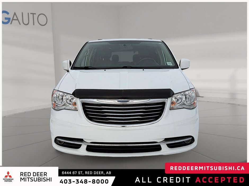 2016 Chrysler Town & Country Touring-L-1