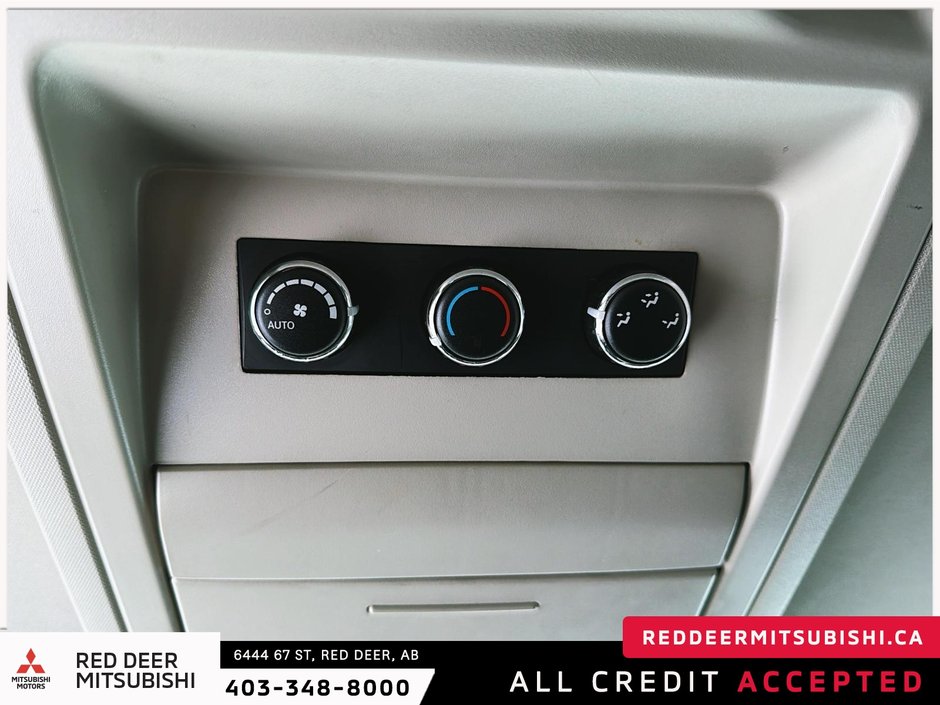 2016 Chrysler Town & Country Touring-L-10