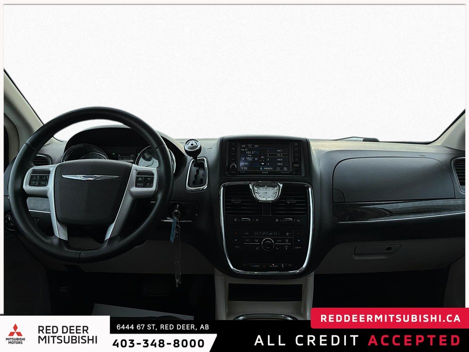 2016 Chrysler Town & Country Touring-L-9