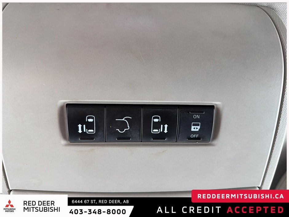 2016 Chrysler Town & Country Touring-L-22