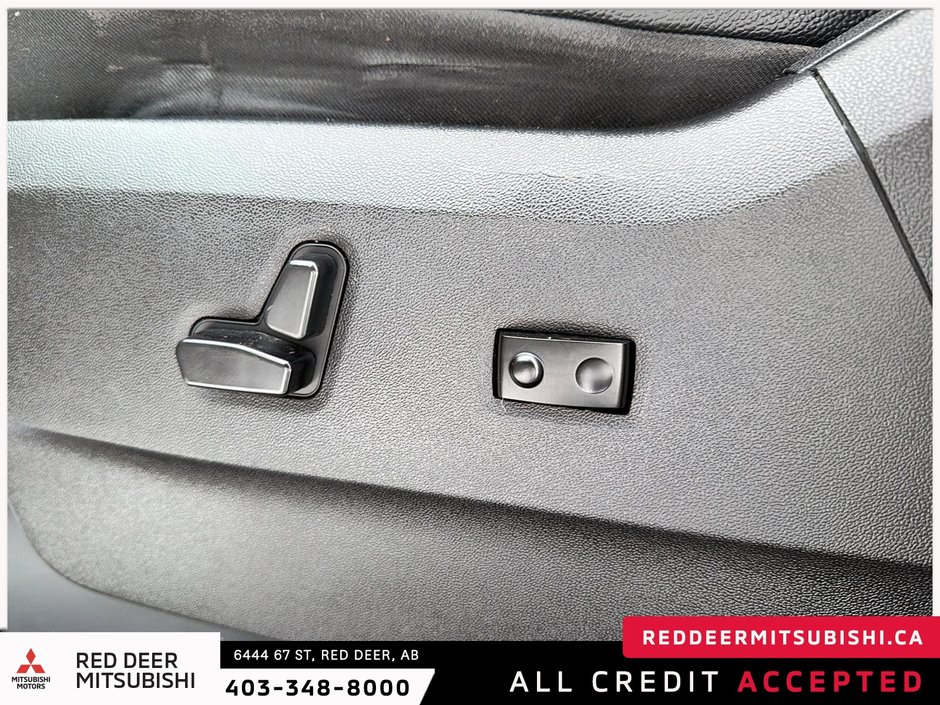 2016 Chrysler Town & Country Touring-L-14