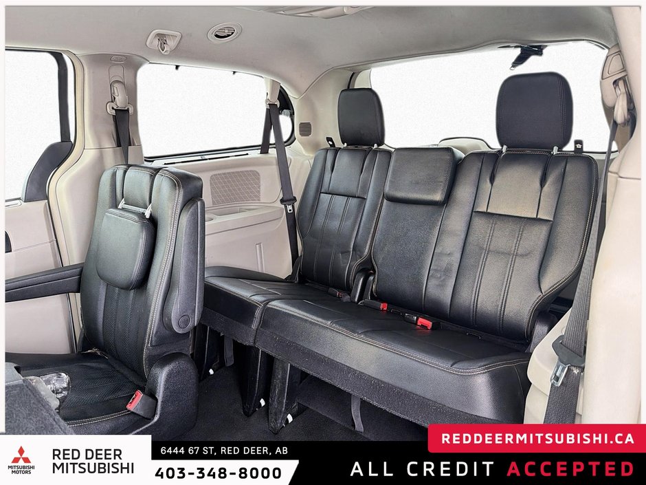 2016 Chrysler Town & Country Touring-L-12