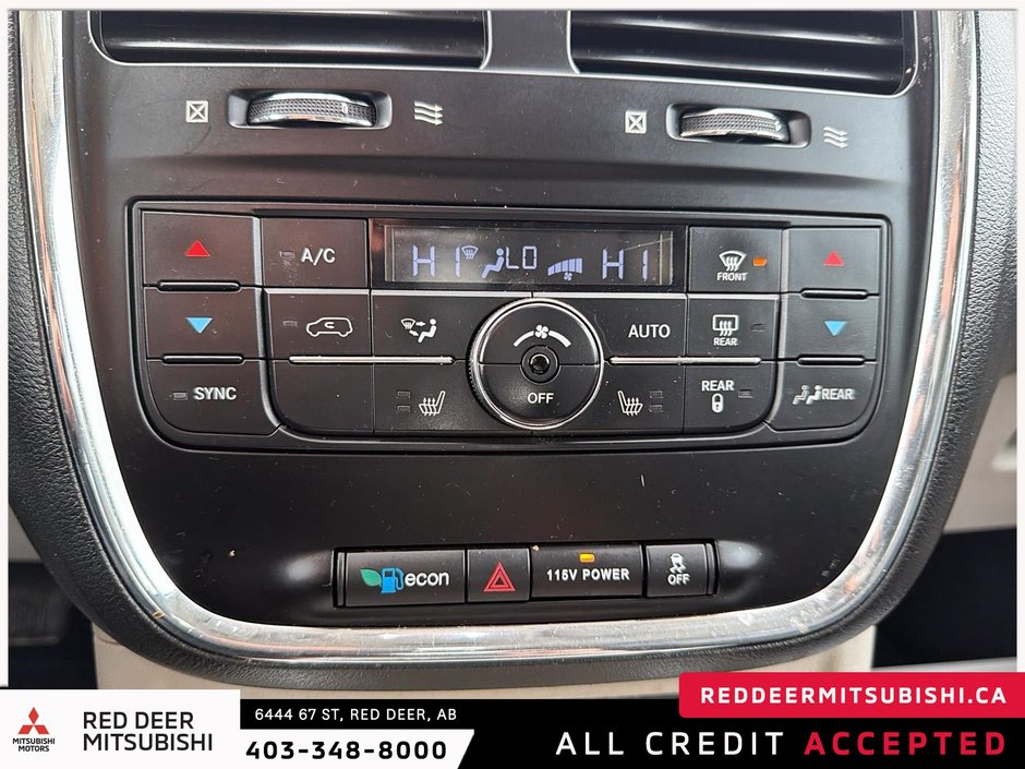 2016 Chrysler Town & Country Touring-L-19