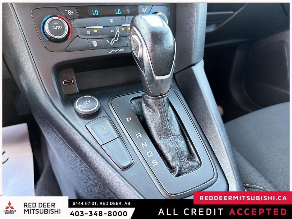 2016 Ford Focus SE-17