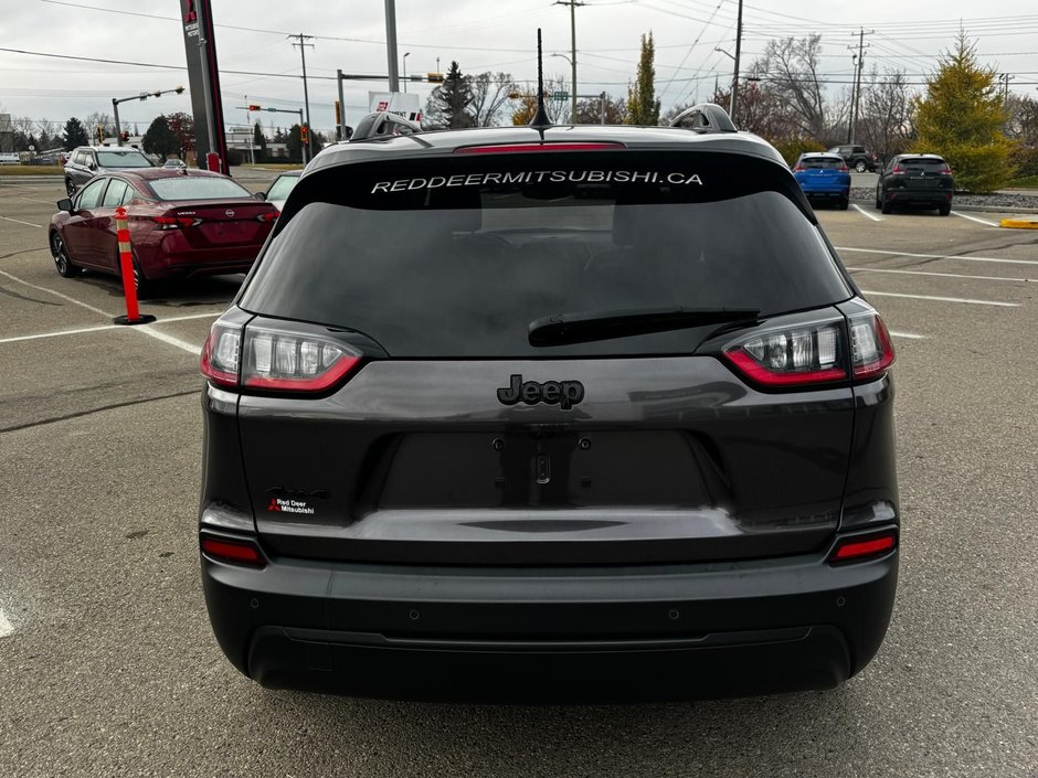 2023 Jeep Cherokee Altitude-3