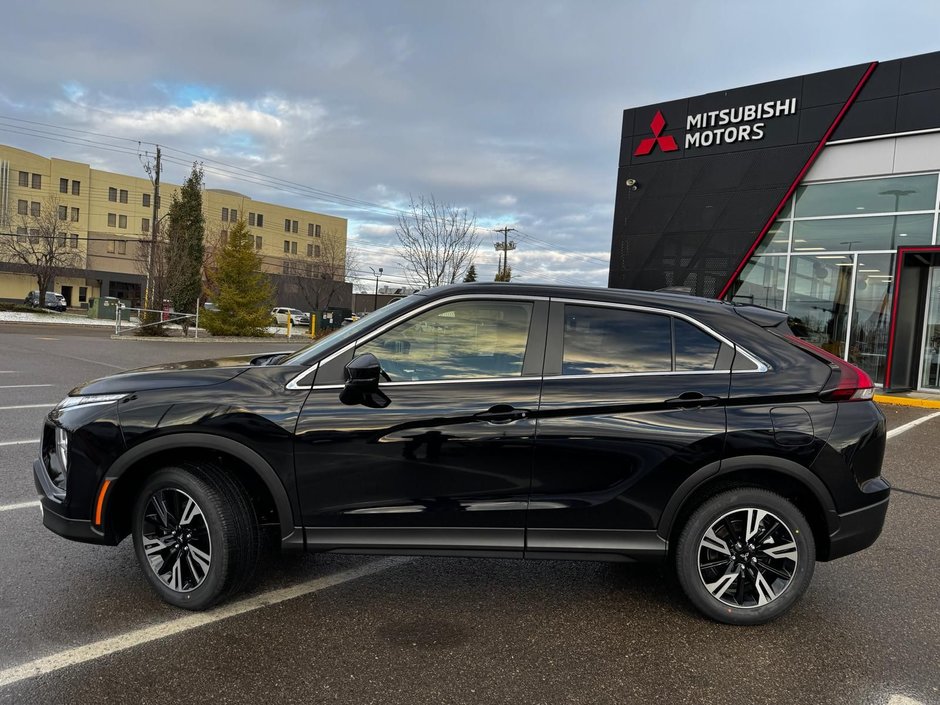 2024 Mitsubishi ECLIPSE CROSS SE-2