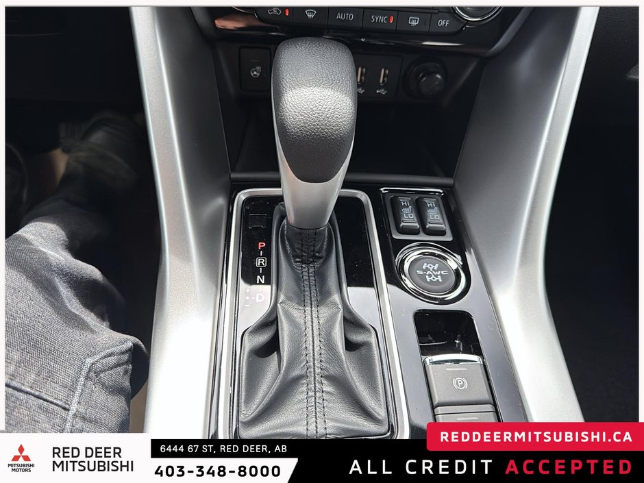 2025 Mitsubishi ECLIPSE CROSS SEL-13