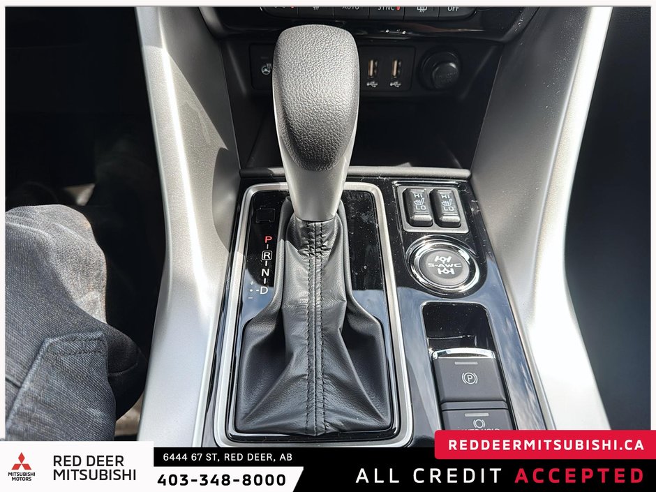 2025 Mitsubishi ECLIPSE CROSS SE-13