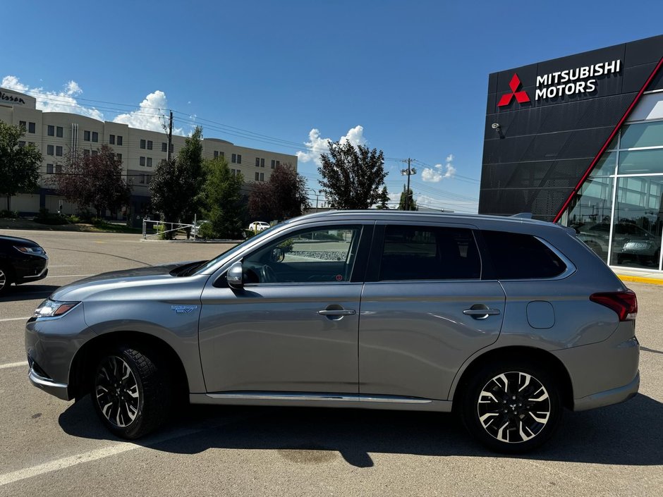 2018 Mitsubishi OUTLANDER PHEV SE-2