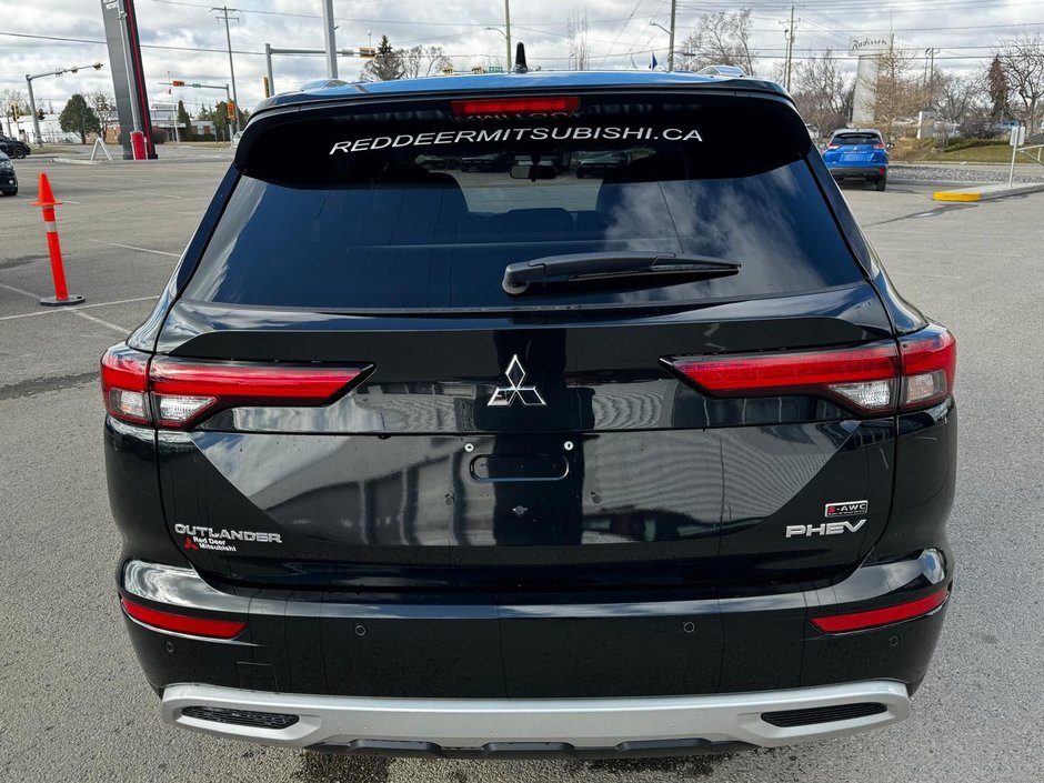 2024 Mitsubishi OUTLANDER PHEV LE-3