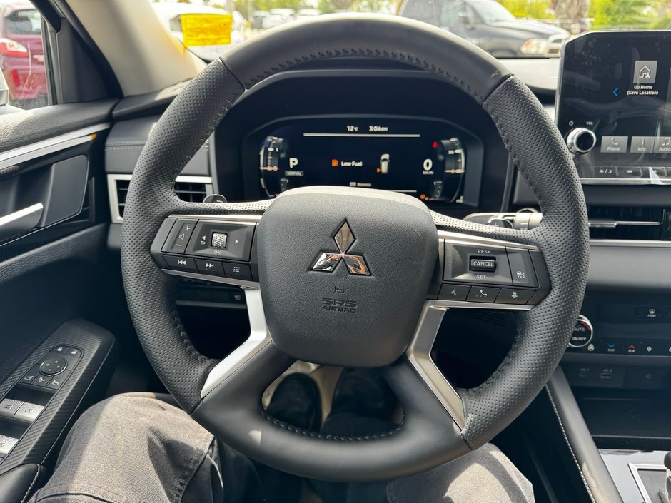 2024 Mitsubishi OUTLANDER PHEV LE-6