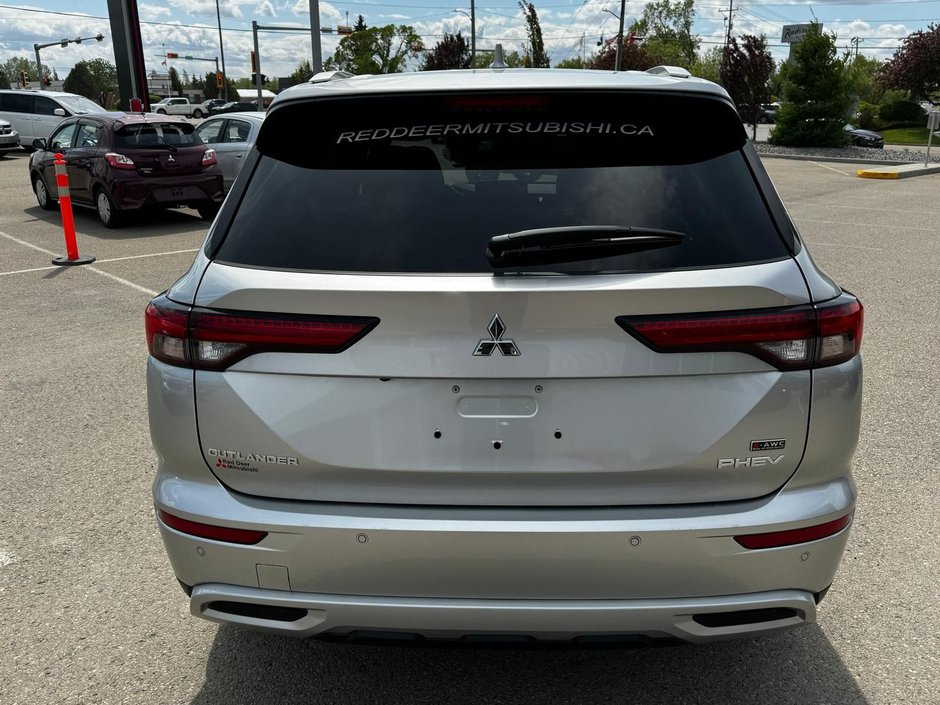 2024 Mitsubishi OUTLANDER PHEV LE-3