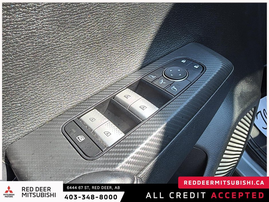 2024 Mitsubishi Outlander PHEV LE-13