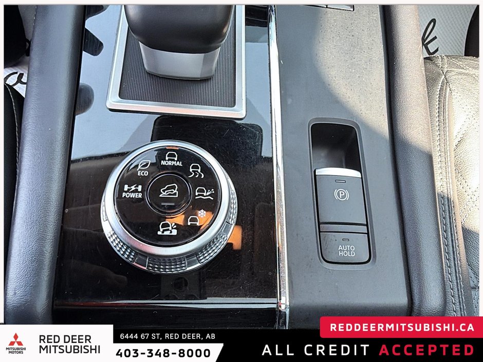 2024 Mitsubishi Outlander PHEV LE-22