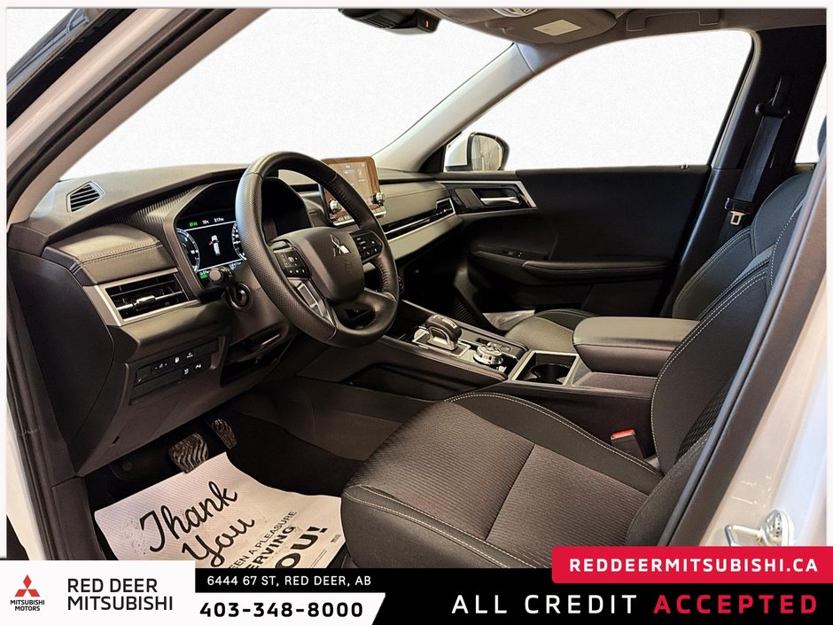 2025 Mitsubishi Outlander PHEV ES-8