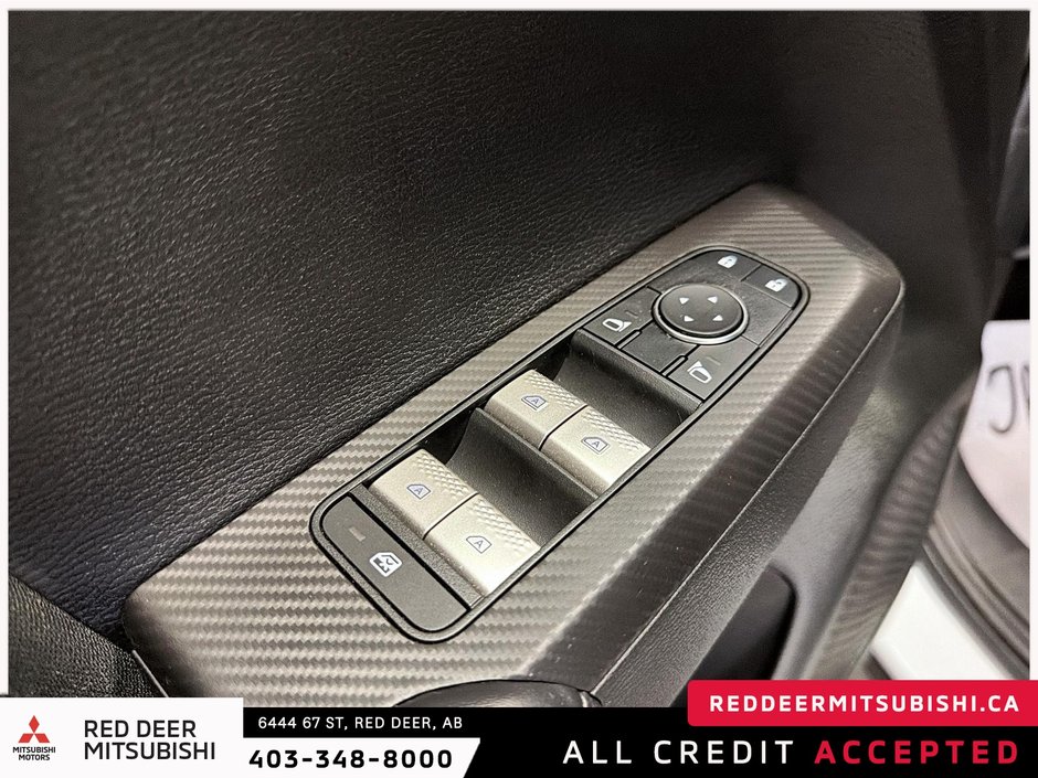 2025 Mitsubishi Outlander PHEV ES-11