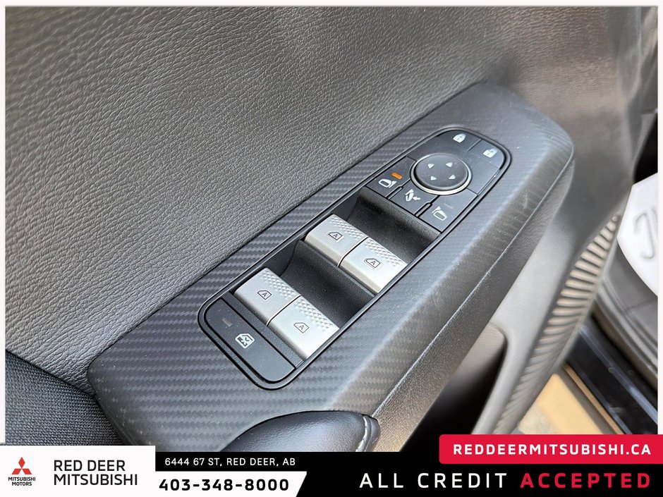 2025 Mitsubishi Outlander PHEV-12