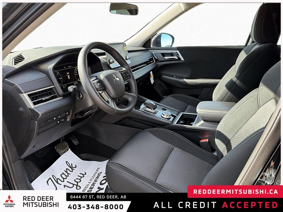 2025 Mitsubishi Outlander PHEV-9