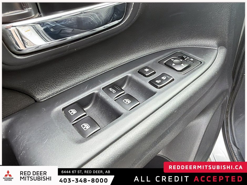 2018 Mitsubishi Outlander SE-11