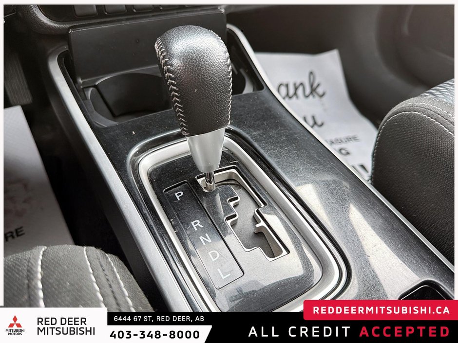 2018 Mitsubishi Outlander SE-17