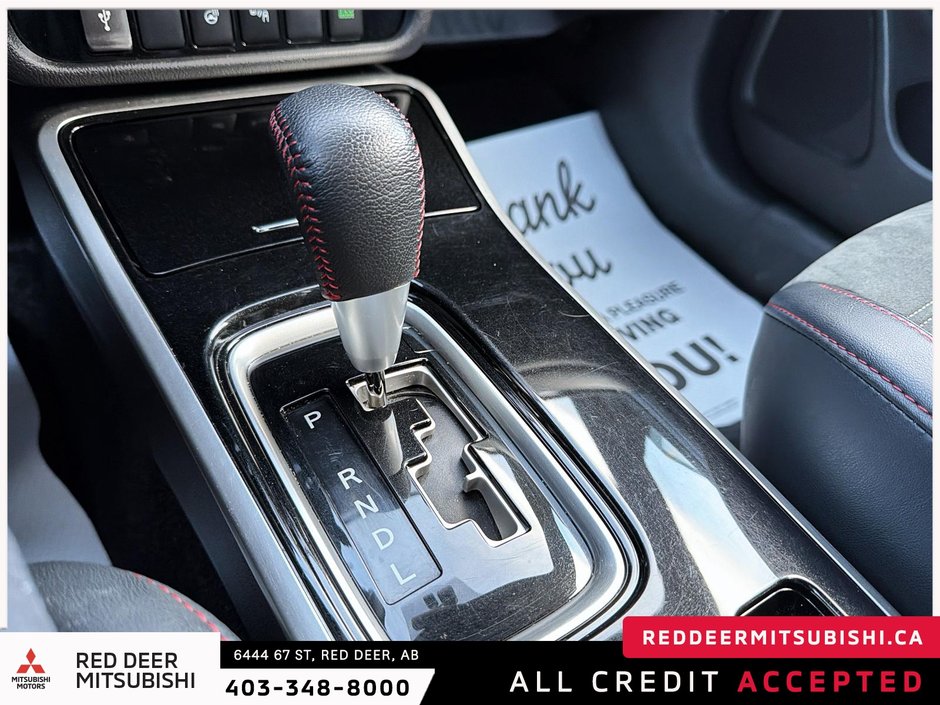 2020 Mitsubishi Outlander-21