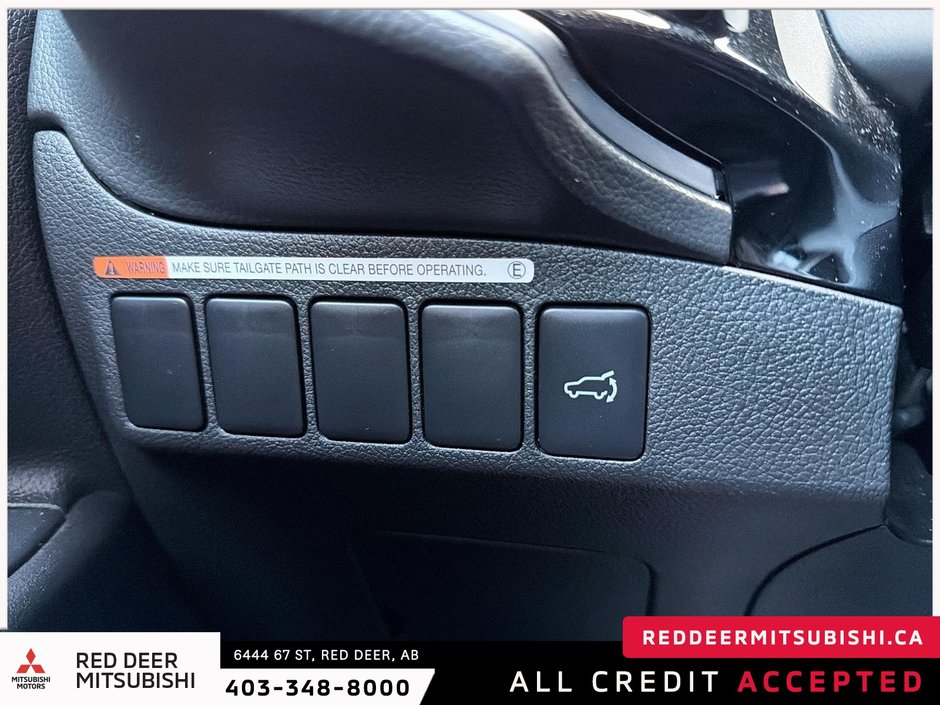 2020 Mitsubishi Outlander-26