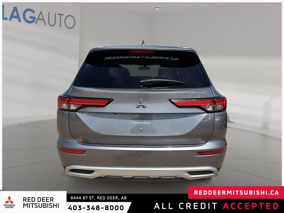 2022 Mitsubishi Outlander-2