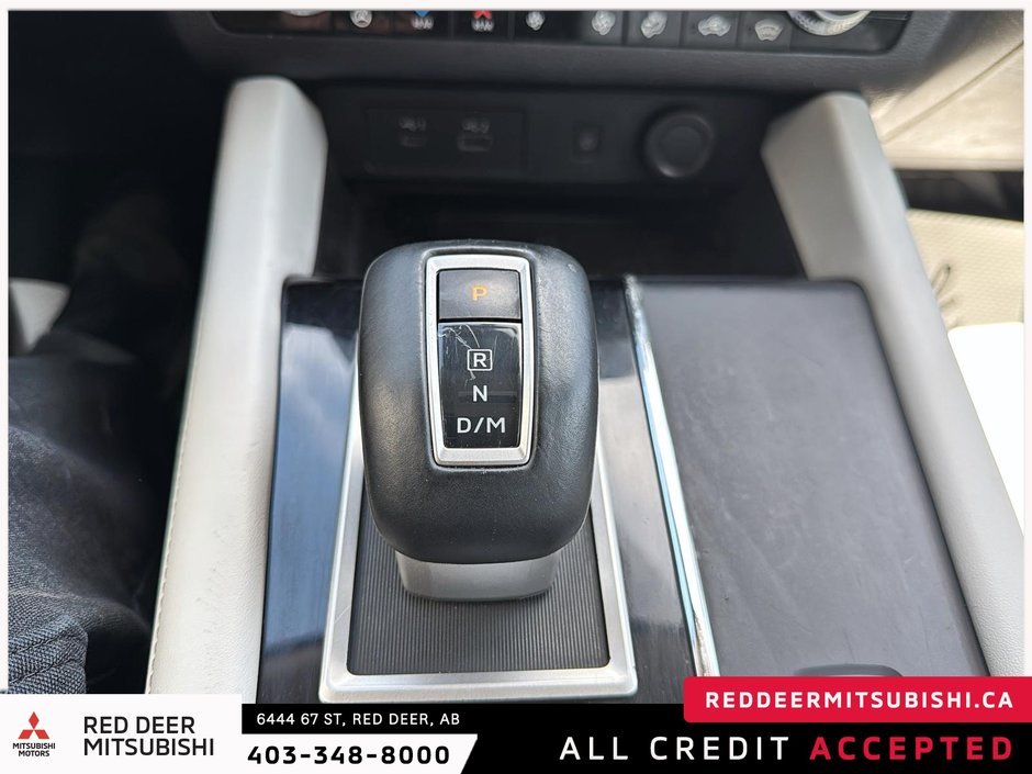 2022 Mitsubishi Outlander-13
