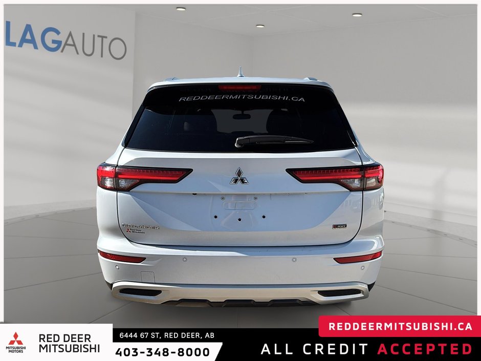 2022 Mitsubishi Outlander-2