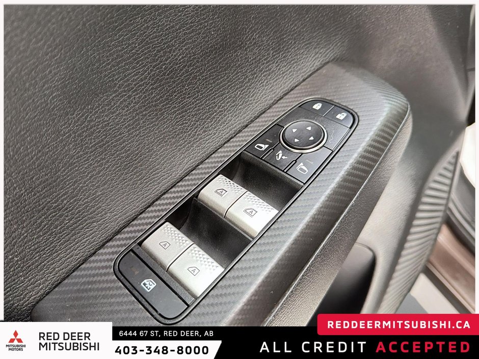 2022 Mitsubishi Outlander-11