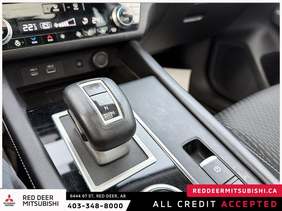 2022 Mitsubishi Outlander-17