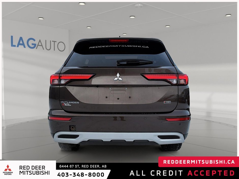 2022 Mitsubishi Outlander-2