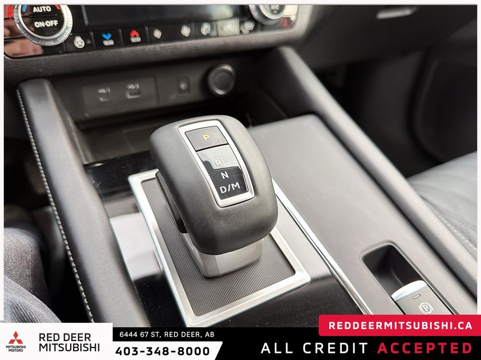 2022 Mitsubishi Outlander-20