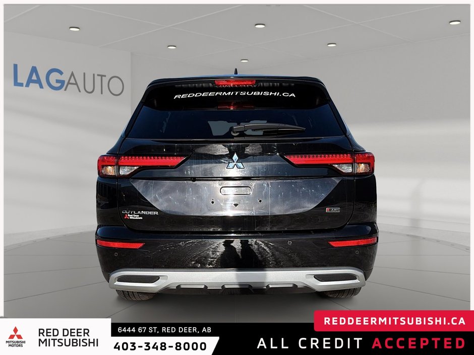 2022 Mitsubishi Outlander-2