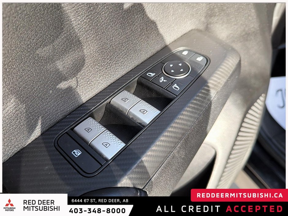 2022 Mitsubishi Outlander-13