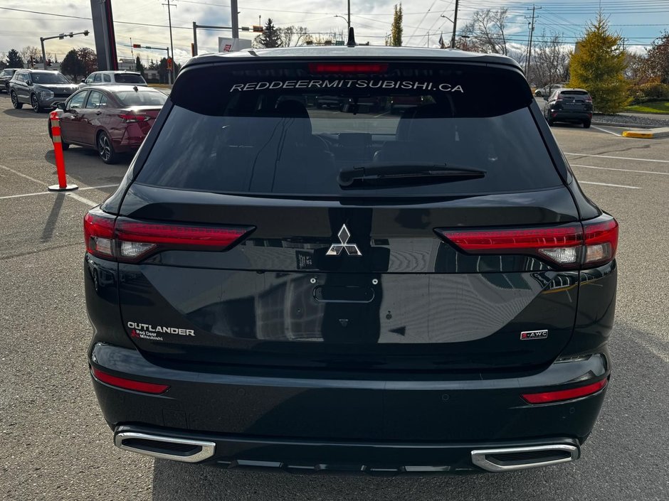 2023 Mitsubishi Outlander Noir-3