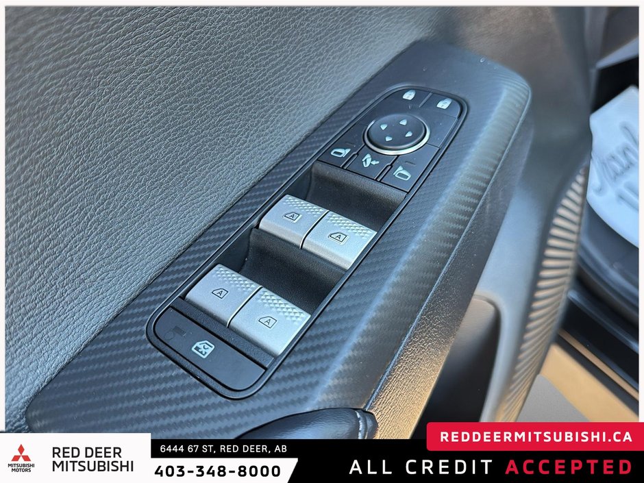 2023 Mitsubishi Outlander-9