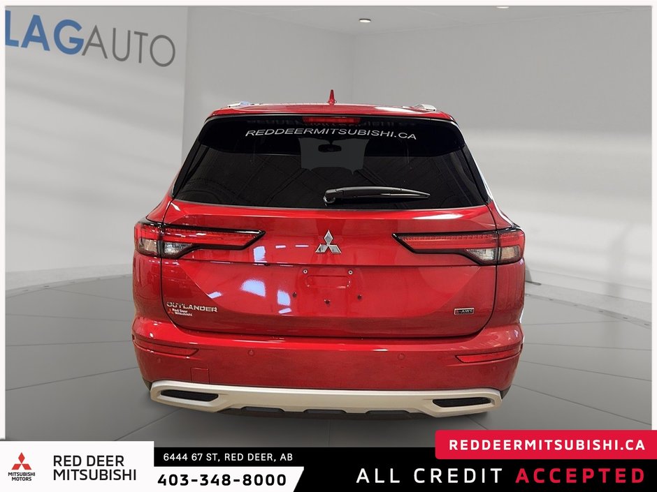 2024 Mitsubishi Outlander LE-2