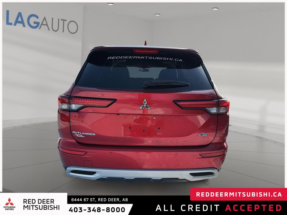 2024 Mitsubishi Outlander LE-2