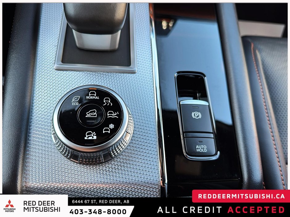 2024 Mitsubishi Outlander-14