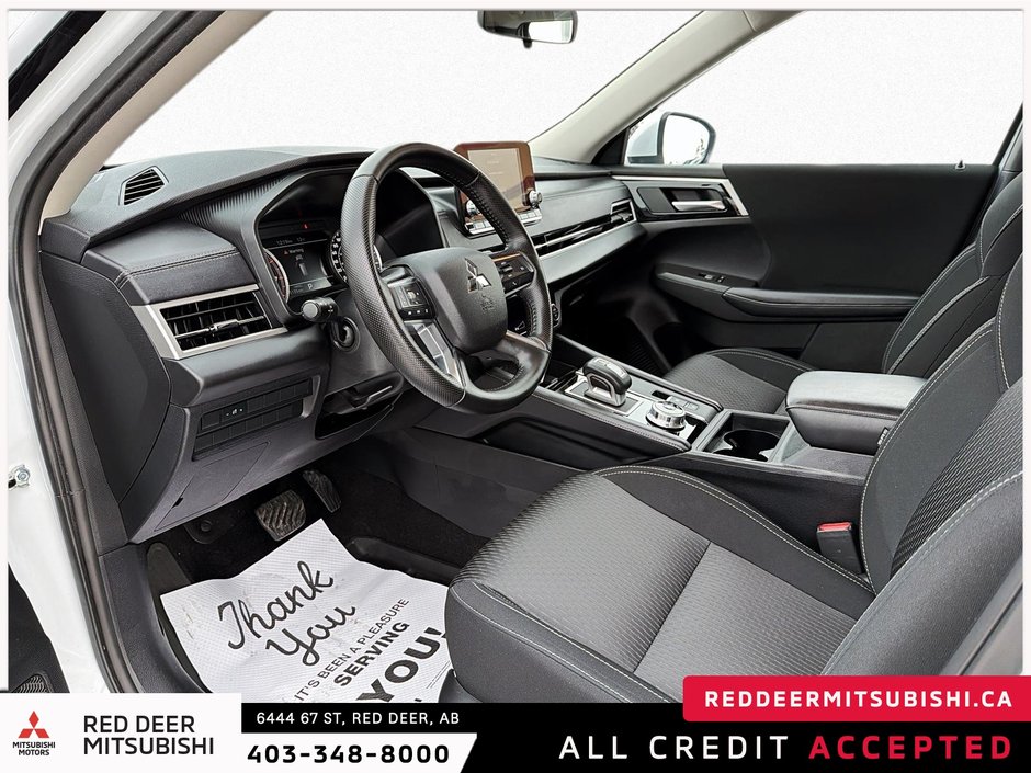 2024 Mitsubishi Outlander ES-8