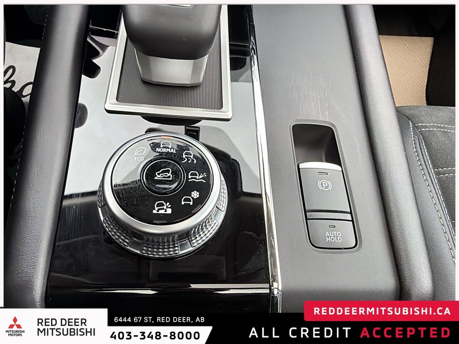 2024 Mitsubishi Outlander LE-19