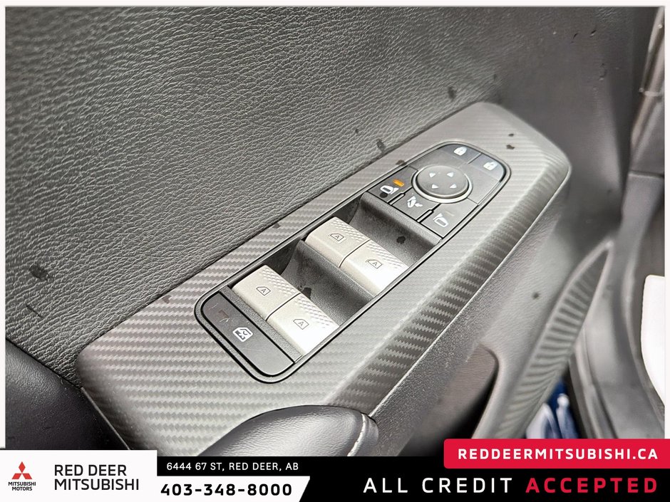 2024 Mitsubishi Outlander LE-12