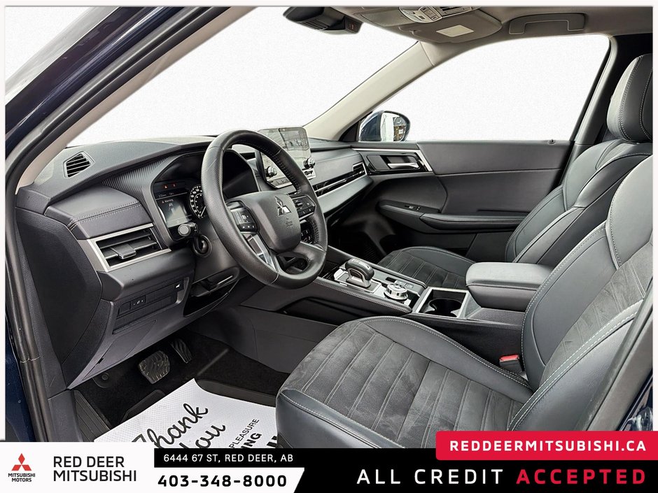 2024 Mitsubishi Outlander LE-9