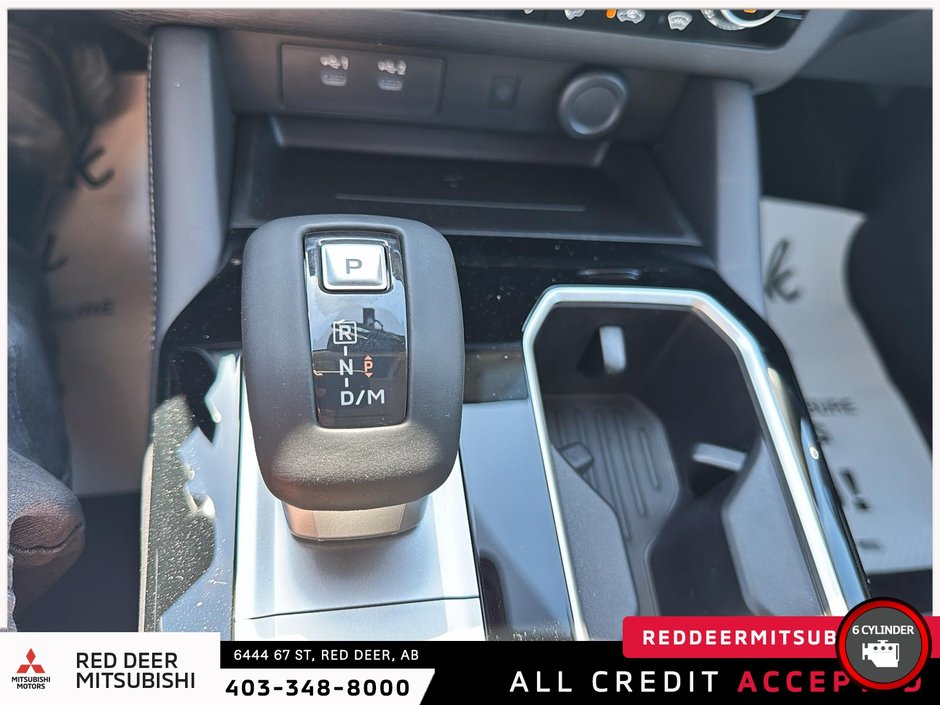 2025 Mitsubishi Outlander LE S-AWC-13