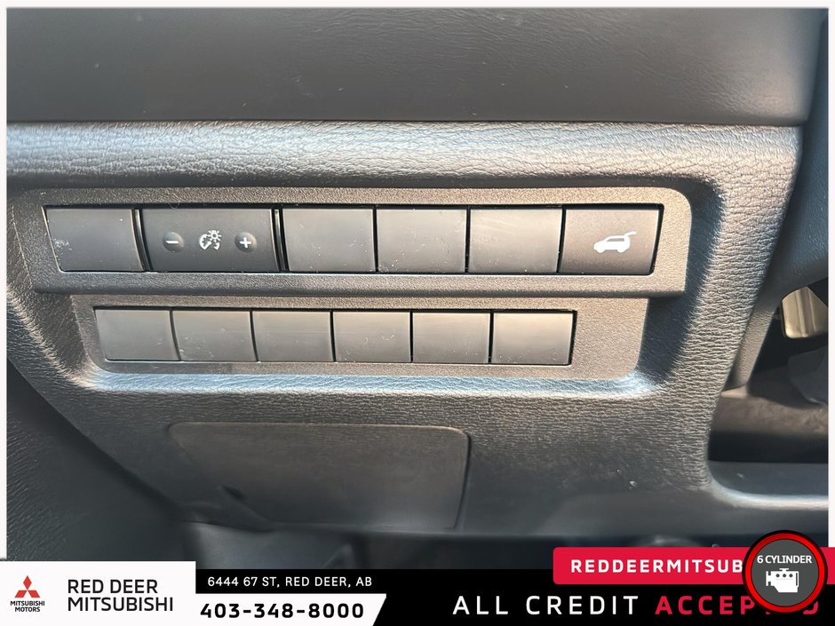2025 Mitsubishi Outlander LE S-AWC-15