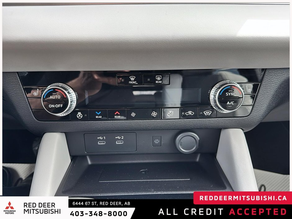 2025 Mitsubishi Outlander LE S-AWC-12