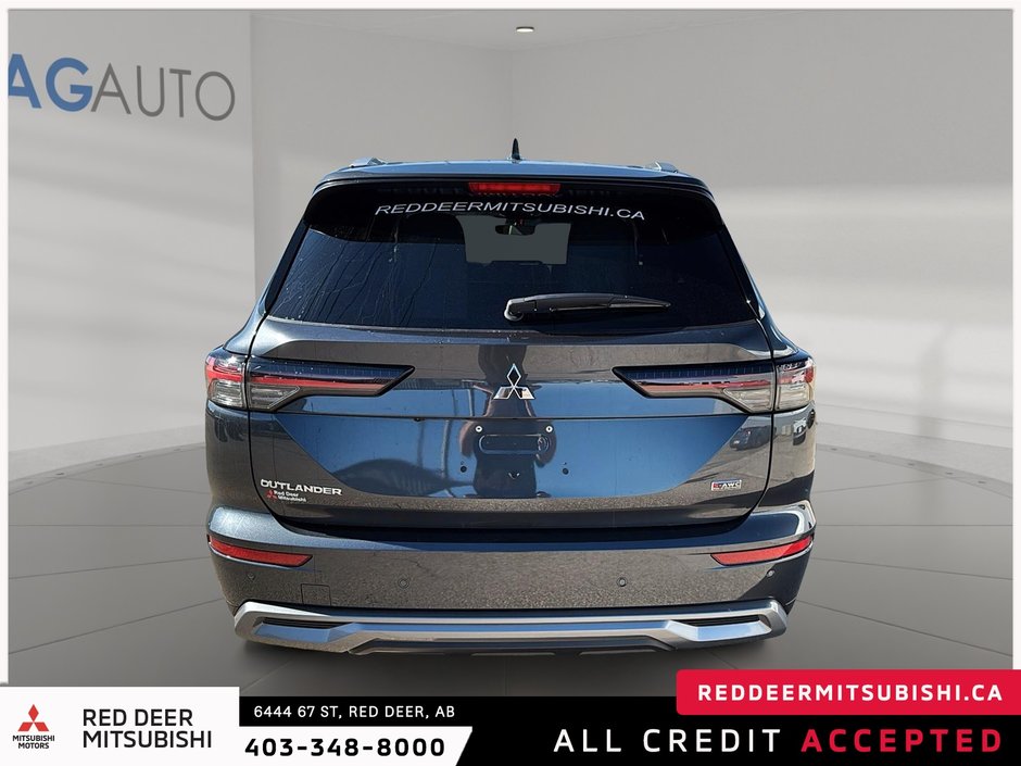 2025 Mitsubishi Outlander LE-2
