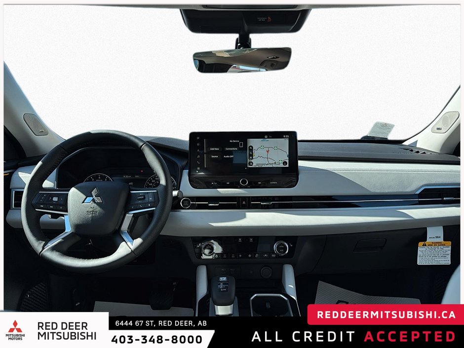 2025 Mitsubishi Outlander LE-8