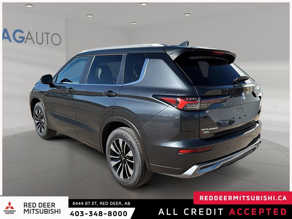 2025 Mitsubishi Outlander LE-3